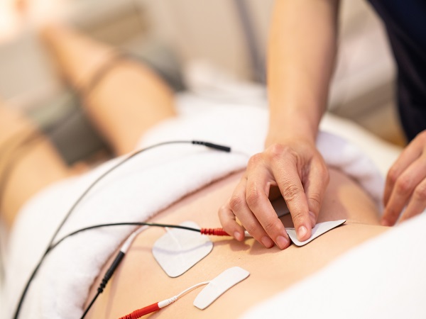 Electro stimulation in physical therapy to a young woman